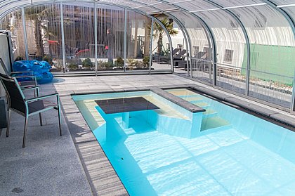 Überlaufbecken mit Überdachung