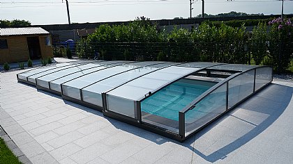 Schwimmbadüberdachung Viva mit Seitlicher Schiebetür