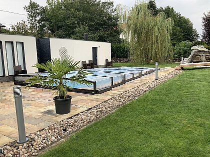 Schwimmbadüberdachung Terra in Anthrazit