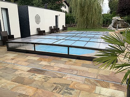 Schwimmbadüberdachung Terra von vorne