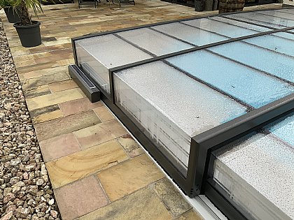 Schwimmbadüberdachung Viva mit Elektroantrieb