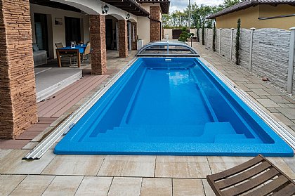 Keramikpool Solaris 550 mit Schwimmbadüberdachung Elegant