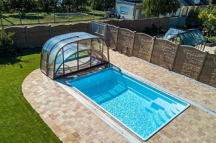 Keramikpool Atlantis 650 mit Schwimmbadüberdachung Universe-Combi