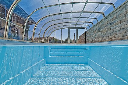 Keramikpool Aphrodite 900 mit Schwimmbadüberdachung