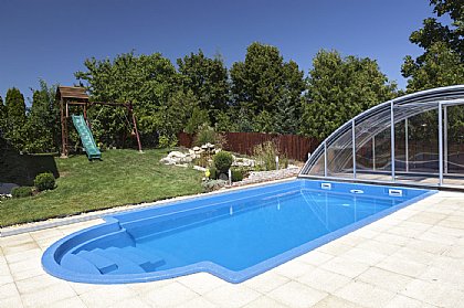 Keramikpool Aquarius 750 mit Schwimmbadüberdachung