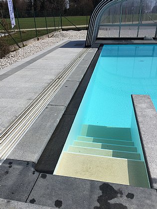 Überlaufbecken mit Poolumrandung G_654