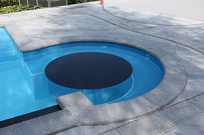Poolumrandung aus Granit