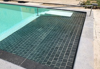 Standeingang mit Edelstahl Handlauf