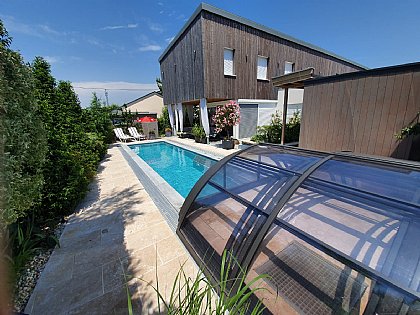 Schwimmkanal mit Überdachung