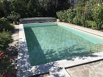 Skimmerbecken mit Akor 2000 Sand und Touch Autentic