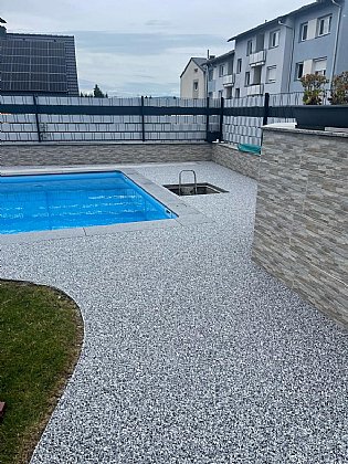 Gehweg mit Rutschfesten Steinteppich