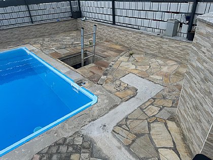 Skimmerbecken mit Einstieg zum Technikschacht