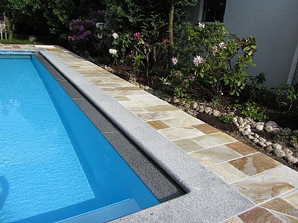 Poolumrandung und Überlaufstein in G-603