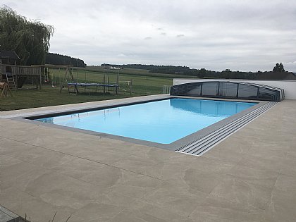 Poolumrandung in G-654 Granit