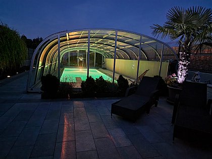 Schwimmbadbeleuchtung in Gelb-RGB