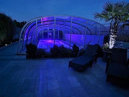 Schwimmbadbeleuchtung in Orange-RGB