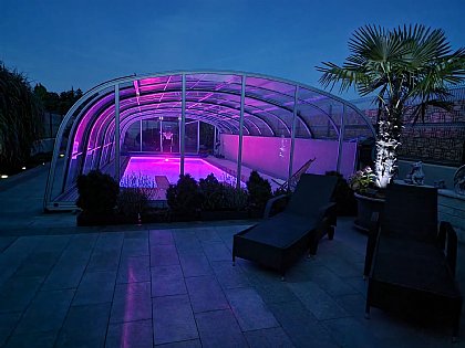 Schwimmbadbeleuchtung in Rot-RGB