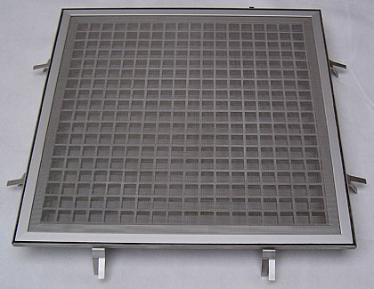 Schachtabdeckung mit Alustreckmetallgitter