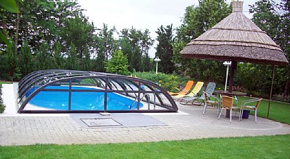 Schwimmbadüberdachung Elegant-Neo mit Klar-Glas