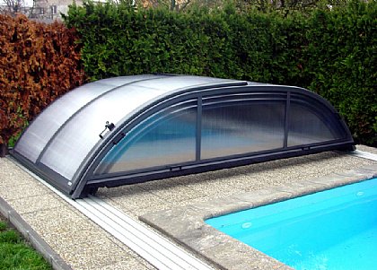 Schwimmbadüberdachung Elegant-Neo ganz Aufgeschoben