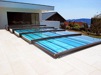 Schwimmbadüberdachung Terra in Klar-Glas