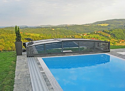 Schwimmbadüberdachung Viva ganz offen
