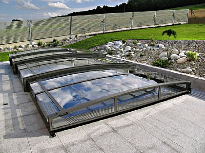 Schwimmbadüberdachung Viva einseitige Schienenführung