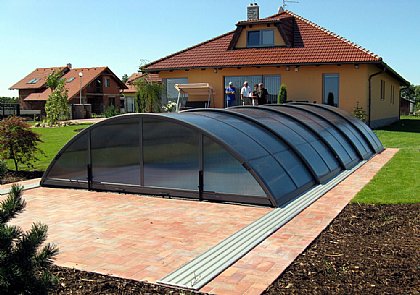Schwimmbadüberdachung Universe von hinten Farbe Anthrazit