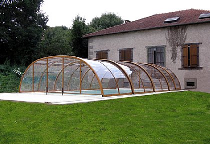 Schwimmbadüberdachung Tropea in Holzoptik
