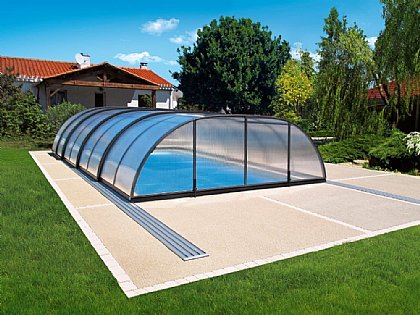 Schwimmbadüberdachung Trpea mit Schienenverlängerung