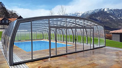 Schwimmbadüberdachung Omega mit Schiebetür