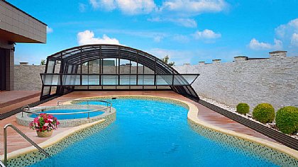 Schwimmbadüberdachung Ravena geeignet fpr Freiformbecken