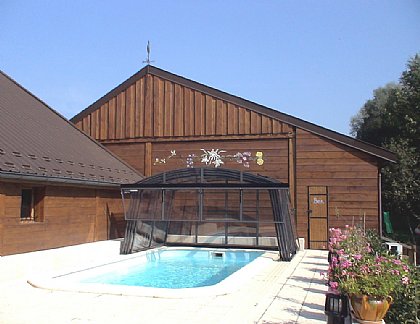 Schwimmabdüberdachung Venezia Anthrazit aufgeschoben