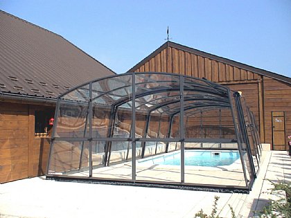 Schwimmbadüberdachung Venezia Anthrazit geschlossen