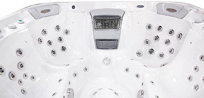 Whirlpool Elbrus 230 mit Skimmer