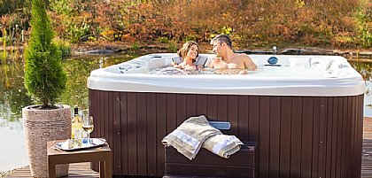 Whirlpool Everest im Garten