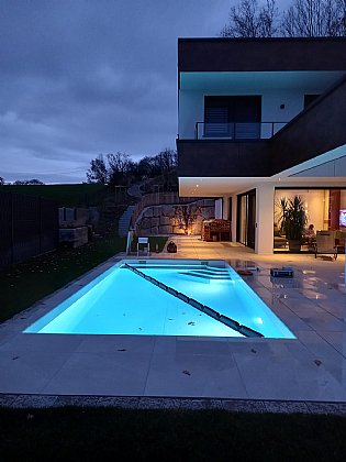 Skimmerbecken mit Eisdruckpolster